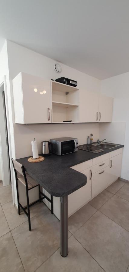 Pearl Studio Apart - King Bed - Netflix - Projector - Fast Wi-Fi Trier Eksteriør billede