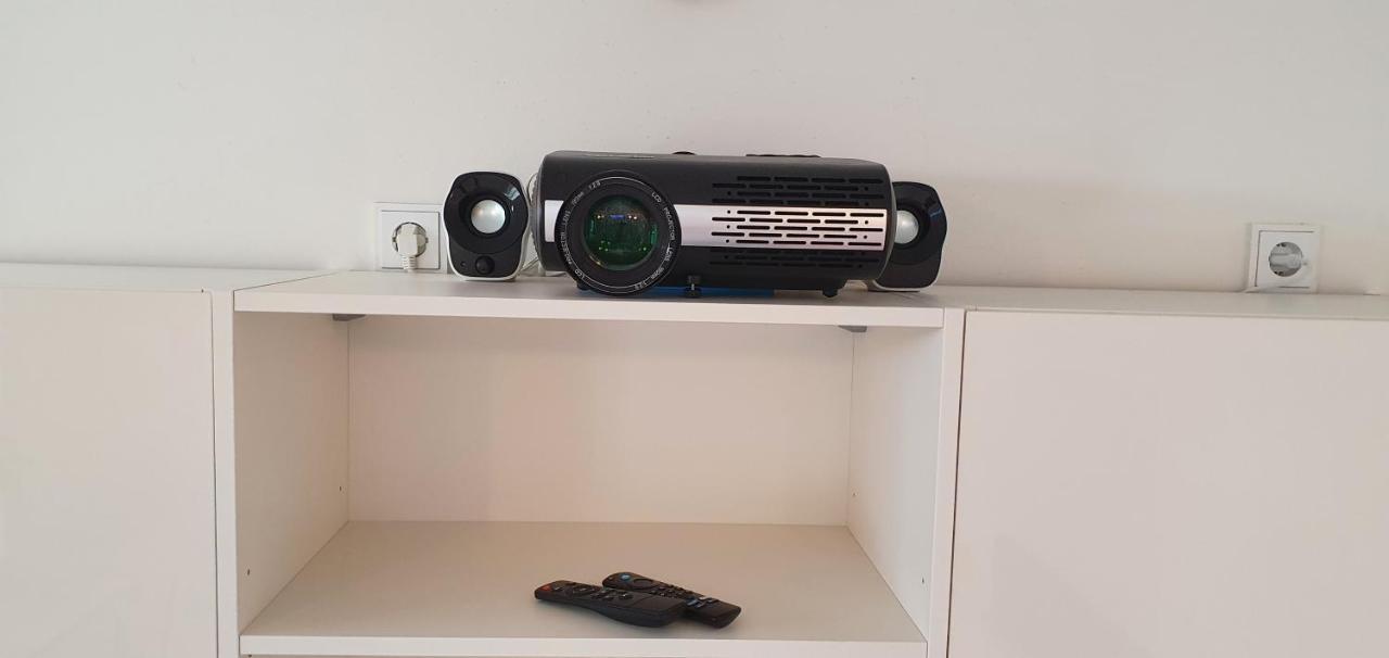 Pearl Studio Apart - King Bed - Netflix - Projector - Fast Wi-Fi Trier Eksteriør billede